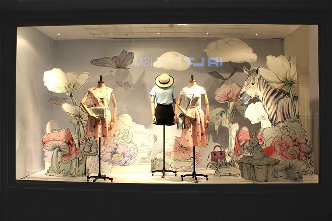 女裝櫥窗陳列道具定制服裝商場(chǎng)專(zhuān)賣(mài)店攝影道具美陳婚慶裝飾品櫥窗情景生活化道具